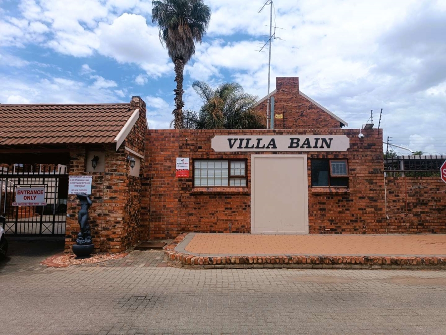 2 Bedroom Property for Sale in Langenhovenpark Free State